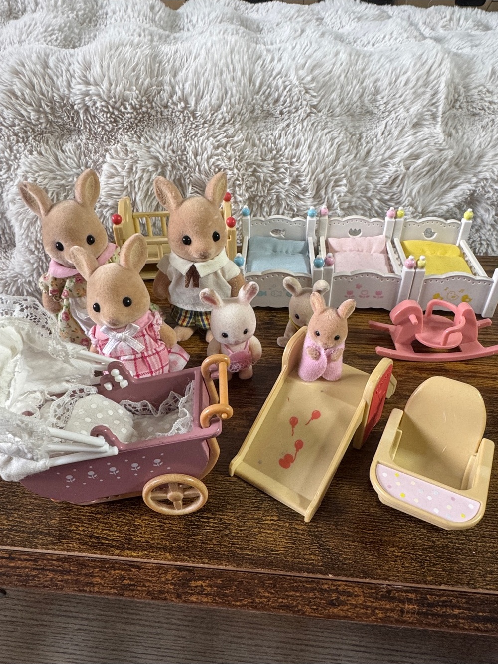 Calico Critters Bunny Family With Baby / Kid Furniture